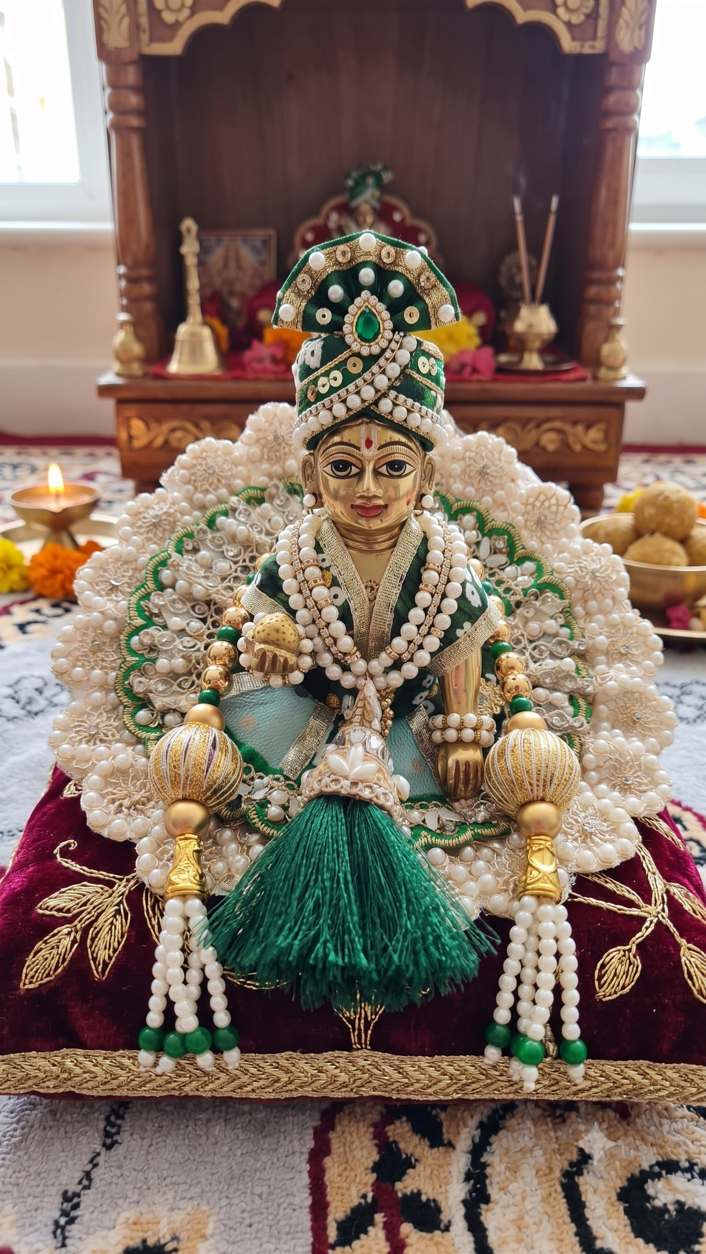Premium Green & Pearl Ladoo Gopal Shringar Set