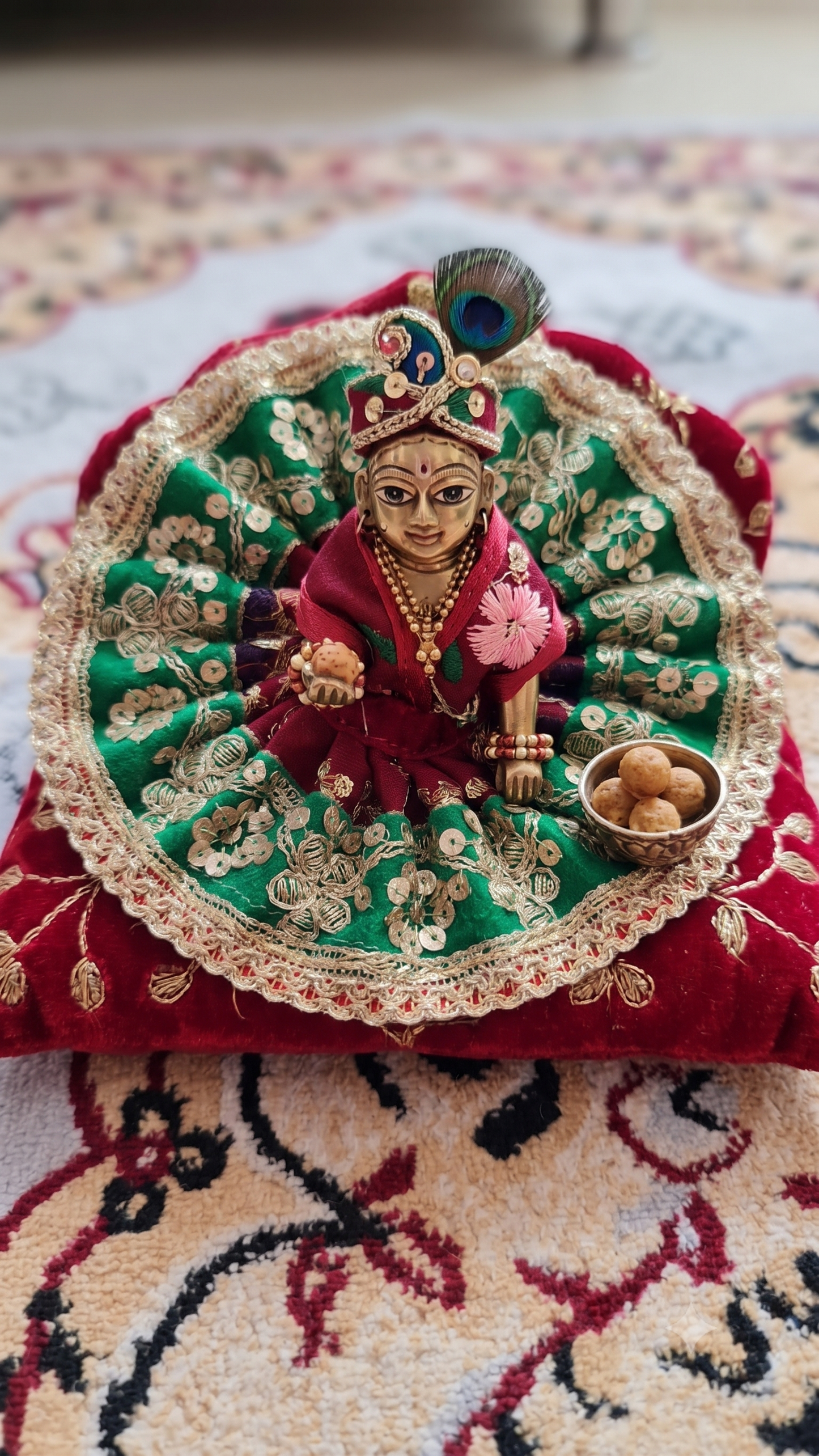 Designer Ladoo Gopal Aasan & Vastra Set – Green & Red Traditional, festive & elegant