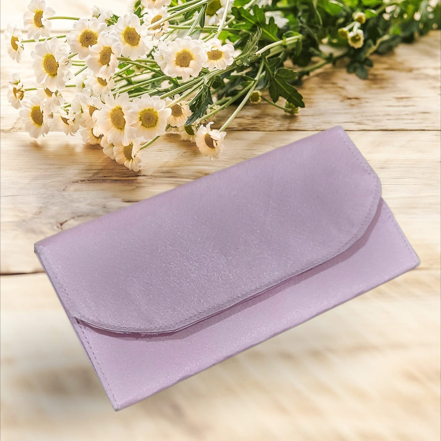 The Purse/Envelope is a stylish and elegant and fashionable designed.