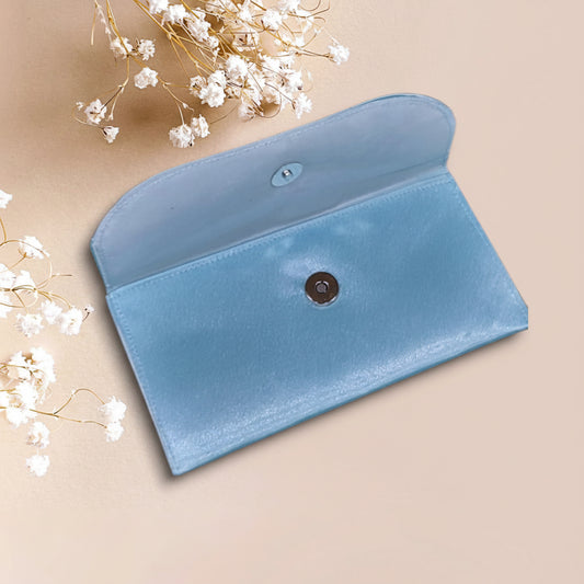 The Purse/Envelope is a stylish and elegant and fashionable designed.
