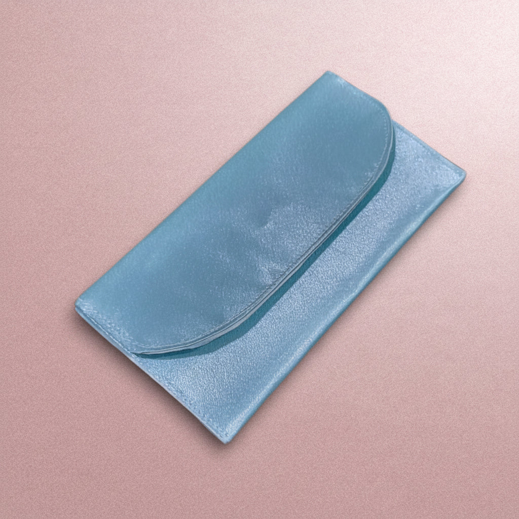 The Purse/Envelope is a stylish and elegant and fashionable designed.