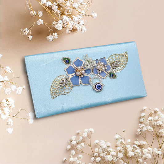 The Purse/Envelope is a stylish and elegant and fashionable designed.