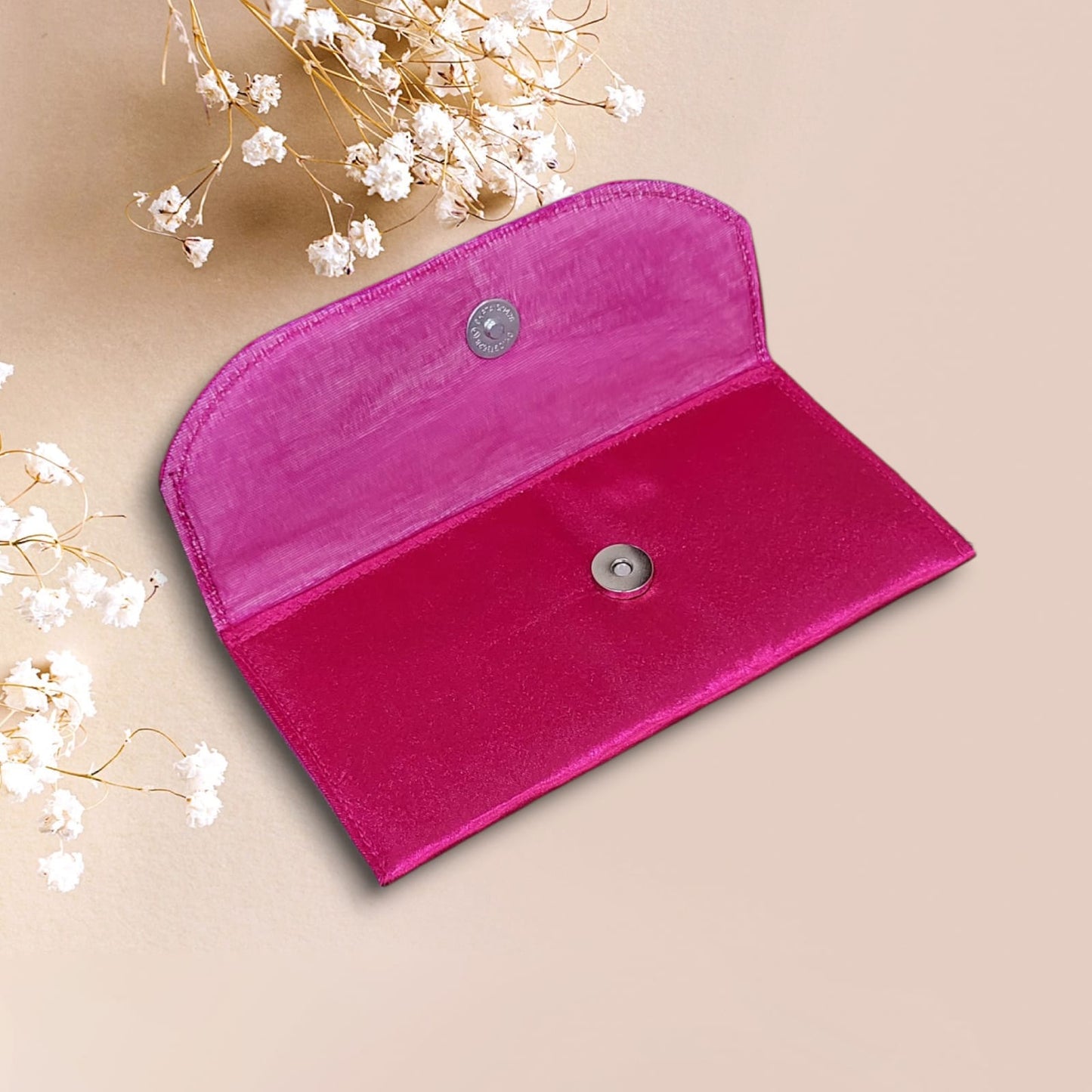 The Purse/Envelope is a stylish and elegant and fashionable designed.